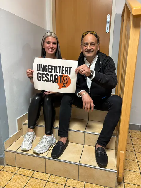 Natalie Larndorfer mit Sigi, der regelmäßig in die Wärmestube kommt. | Foto: Caritas