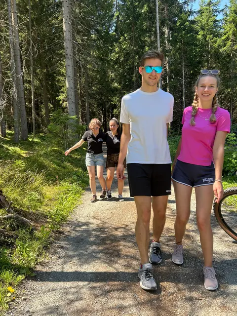 Sarah Nestler und Christian Lienbacher von der Landjugend Adnet auf dem Weg zum Gewinn des Team-Laufbewerbs.

 | Foto: Landjugend Salzburg