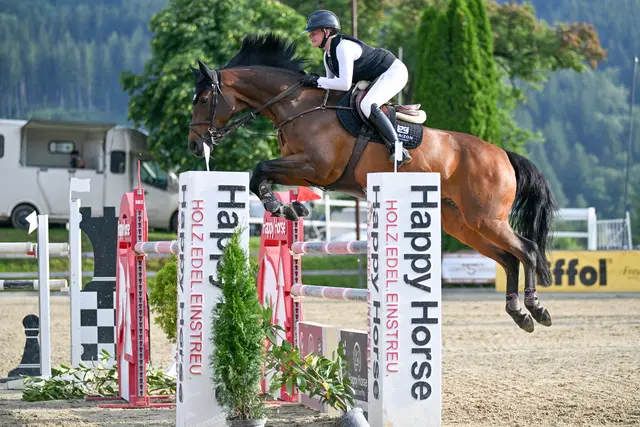 Die Siegerin der Attersee Trophy: Anna-Lisa Schlüte (GER) und Lambada 249 | Foto: Zenon Kisza