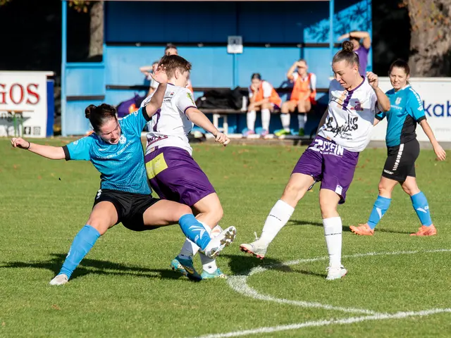 Spielszenen vom letzten Aufeinandertreffen in Herzogenburg – links im Bild Dorontina Thaqi (blau) in Aktion. | Foto: Navratil Thomas