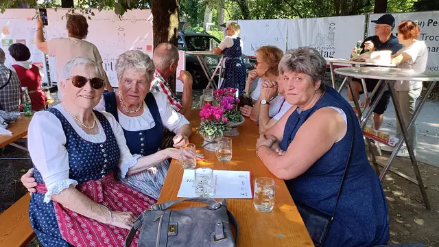 Im Rahmen des Anifer Kirtages feierte vom 8. bis 10.August 2025 Walter Bankhammer und seine Niederalmer Musikanten unter zahlreicher Teilnahme der Bevölkerung von Anif- Niederalm  und Neu/Anif ihr 40 jähriges Jubiläum !