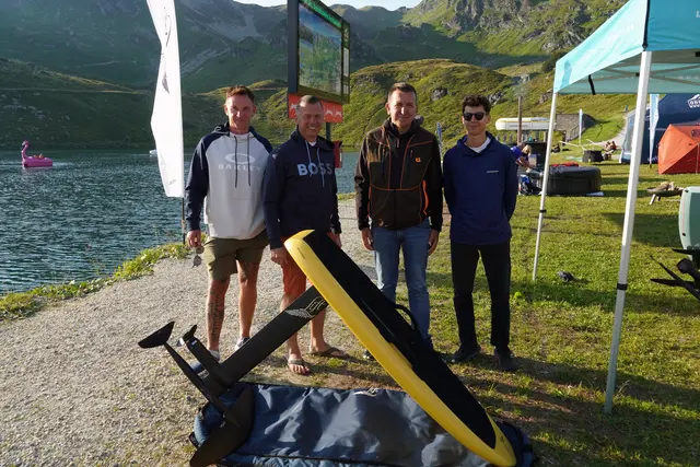 Vier der fünf talentierten Teilnehmer der eFoiling-Show in Obertauern. | Foto: Nicole Hettegger