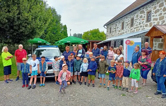 Nach dem spannenden Tag ging es als Stärkung zur Jausenstation. | Foto: PV/Alfred Ganglberger