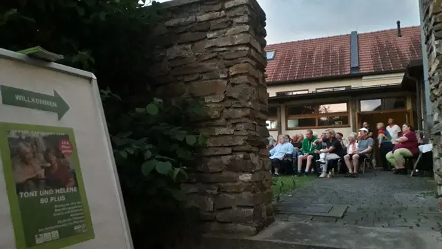Im Pfarrgarten fanden ca 130 Personen Platz | Foto: Grüne Mödling