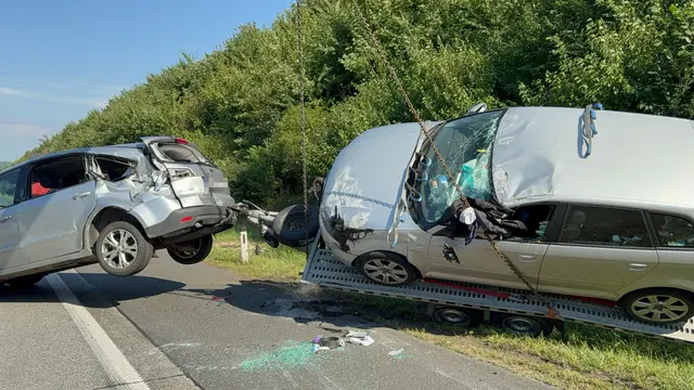 Ein mit einem Pkw beladener Anhänger überschlug sich. | Foto: DOKU-NÖ