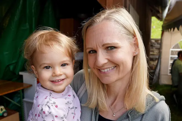 Wäre es finanziell leistbar, würde die 42-jährige Vollblutmama Barbara Zögernitz aus Stetten auch ein drittes Karenzjahr in Anspruch nehmen.  | Foto: Franz Fichtinger