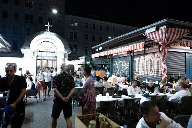 Auf allen 17 Märkten im Stadtgebiet sowie – heuer zum ersten Mal – auf zwei Wochenmärkten werden bis 23 Uhr viele Marktstandln offen haben. | Foto: René Brunhölzl/MeinBezirk