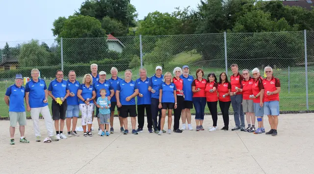 Petanque ist in Sittersdorf mittlerweile mehr als nur ein „Hobby“, es verbindet und macht Spaß. Mittlerweile gibt es rund 30 Spieler beim Verein. | Foto: RegionalMedien