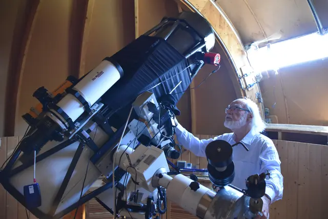 Kampf gegen die Lichtverschmutzung in unserer Region: Hobbyastronom Franz Klauer hat in Puchenstuben eine Sternwarte und den Planetenweg errichtet. | Foto: Roland Mayr/MeinBezirk Scheibbs