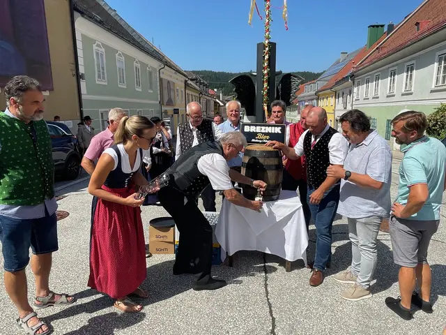 Nicht fehlen darf das "Wiesenmarkt-Bier" aus dem Bleiburger Brauhaus Breznik – der feierliche "Wiesenmarkt-Bier"-Anstich findet ebenfalls jedes Jahr im Rahmen des Freyungsaufstellens statt. | Foto: MeinBezirk.at