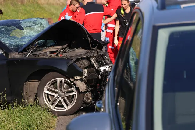 Ein Frontalcrash zweier Pkw auf der B1 Wiener Straße in Edt bei Lambach forderte zwei Todesopfer. | Foto: laumat.at