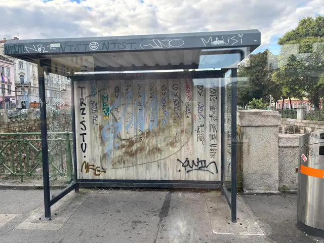 Die provisorische Bushaltestelle lädt nicht unbedingt zum Verweilen ein. | Foto: Antonio Šećerović/MeinBezirk