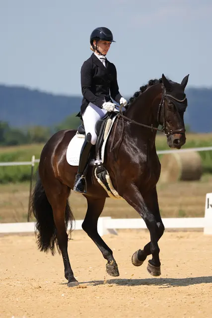 Jessica Richter auf Discupio. | Foto: Horsepic.at by Brunnmayr