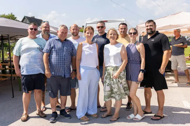 Erich Pauschenwein, Daniel Seehofer, Bürgermeister Bernhard Karnthaler, GGR David Diabl, GR Maria Kornhofer, GGR Jochen Panzenböck, Bürgermeisterin Evelyn Artner, Wolfgang Lang, Pia und Manuel Kulovits.
 | Foto: Tobias Hübl