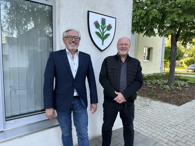 Bürgermeister Wolfgang Kovacs übergibt sein Amt für die nächste Zeit an Vize-Bürgermeister Wolfgang Daniel. | Foto: Gemeinde Parndorf