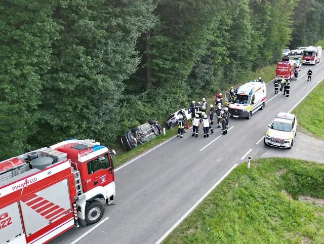 Entgegen der ersten Alarmmeldung waren keine Personen in den Unfallwracks eingeklemmt. | Foto: Stadtfeuerwehr Pinkafeld