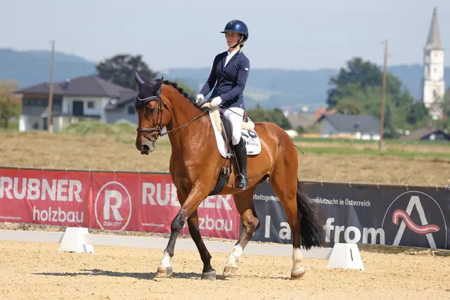 Elena Bachmaier auf Craving Canabis. | Foto: Horsepic.at by Brunnmayr