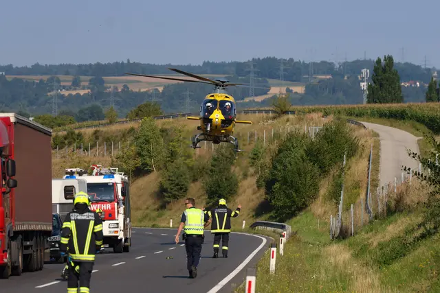 Ein Frontalcrash zweier Pkw auf der B1 Wiener Straße in Edt bei Lambach forderte zwei Todesopfer. | Foto: laumat.at
