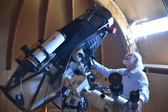 Kampf gegen die Lichtverschmutzung in unserer Region: Hobbyastronom Franz Klauer hat in Puchenstuben eine Sternwarte und den Planetenweg errichtet. | Foto: Roland Mayr/MeinBezirk Scheibbs
