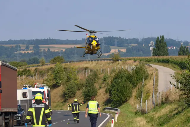 Ein Frontalcrash zweier Pkw auf der B1 Wiener Straße in Edt bei Lambach forderte zwei Todesopfer. | Foto: laumat.at
