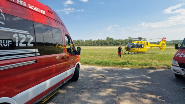 Neben dem Roten Kreuz Atzenbrugg mit einer RTW-Besatzung und einem Notarzt wurde auch der Notarzthubschrauber Christophorus 9 des ÖAMTC alarmiert. | Foto: DOKU-NÖ