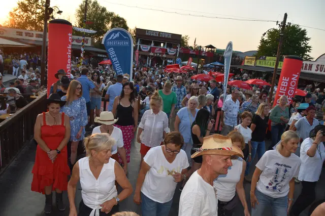 Volles Haus im Lucky Town - auch auf der Tanzfläche. | Foto: MeinBezirk Oberwart