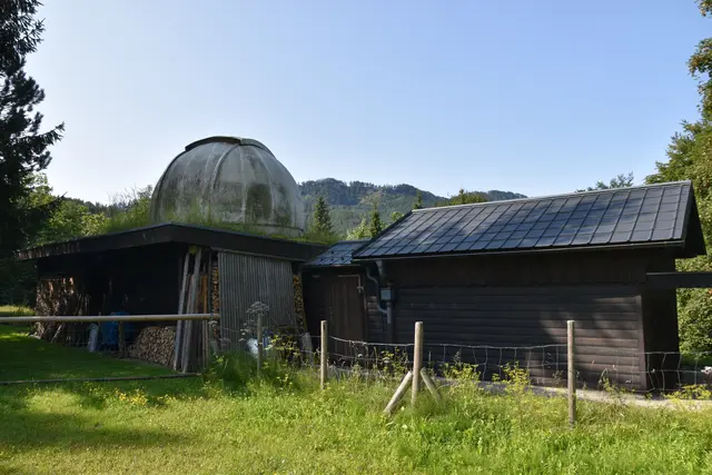 Kampf gegen die Lichtverschmutzung in unserer Region: Hobbyastronom Franz Klauer hat in Puchenstuben eine Sternwarte und den Planetenweg errichtet.