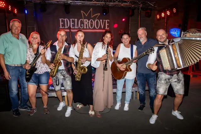 Dank des angenehmen Wetters konnten die Gäste den Abend entspannt im Freien verbringen und einen gelungenen Sommerabend voller Musik und kulinarischer Highlights erleben. | Foto: Gasser&amp;Gasser/Marktgemeinde Gratkorn
