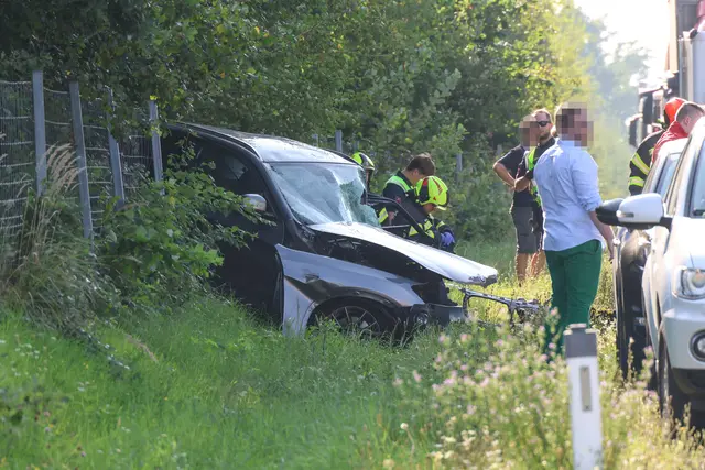 Ein Frontalcrash zweier Pkw auf der B1 Wiener Straße in Edt bei Lambach forderte zwei Todesopfer. | Foto: laumat.at