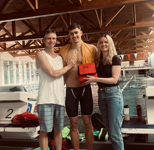 Präsident des Salzburger Schwimmverbandes, Clemens Weis (v.l.), Luka Mladenovic und Sabrina Rohrmoser, Geschäftsführerin ULSZ Rif. | Foto: ULSZ Rif