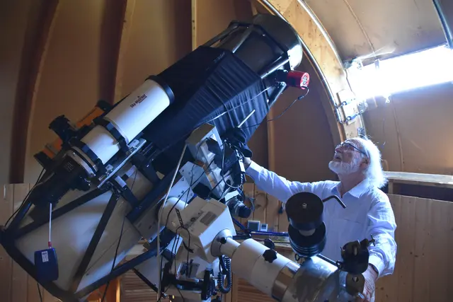 Kampf gegen die Lichtverschmutzung in unserer Region: Hobbyastronom Franz Klauer hat in Puchenstuben eine Sternwarte und den Planetenweg errichtet. | Foto: Roland Mayr/MeinBezirk Scheibbs
