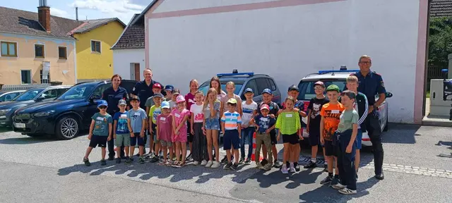Die Kinder zu Besuch bei der Polizei | Foto: privat