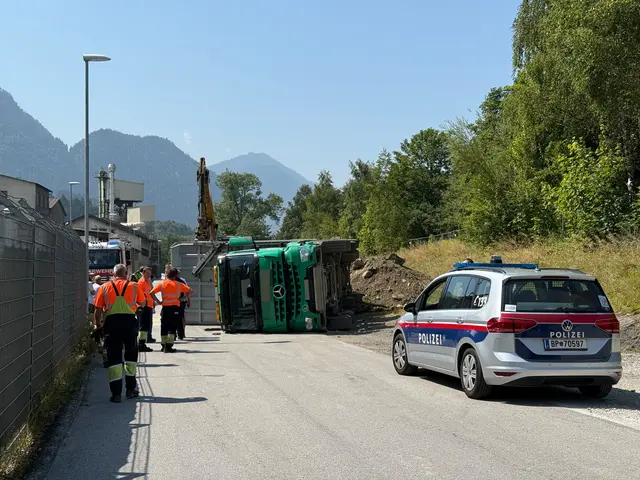 Einsatzkräfte im Dauereinsatz: Mehrere Verkehrsunfälle sorgten am 11. August in Tirol für Verletzte und hohe Sachschäden. | Foto: zoom.tirol