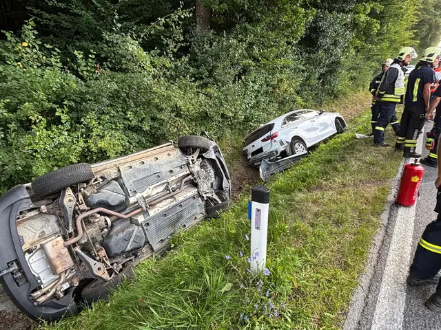 Aus noch unbekannter Ursache krachten auf der L235 zwischen Pinkafeld und Oberschützen zwei Pkw zusammen und landeten im Graben. | Foto: Stadtfeuerwehr Pinkafeld
