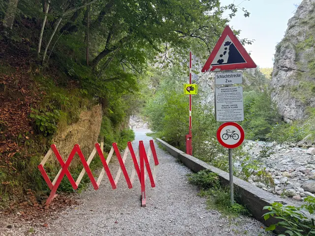 Die Gemeinde Kundl kontrolliert jetzt per privatem Sicherheitsdienst, ob das Fahrradverbot in der Klamm eingehalten wird. | Foto: Gemeinde Kundl
