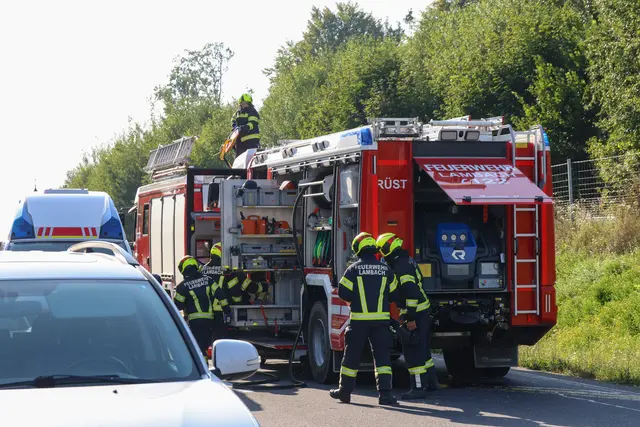 Ein Frontalcrash zweier Pkw auf der B1 Wiener Straße in Edt bei Lambach forderte zwei Todesopfer. | Foto: laumat.at