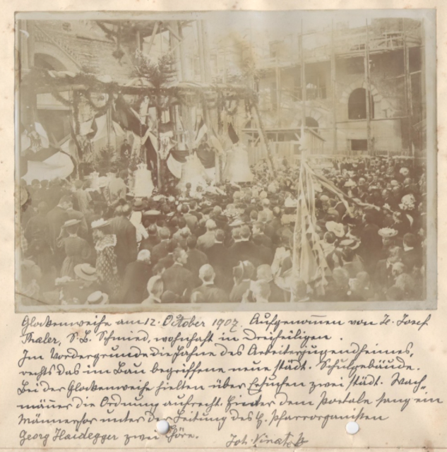 Glockenweihe am 12. Oktober 1907, Leitgebschule im Bau | Foto: Pfarre Pradl