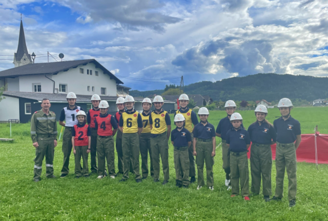 Gerald Dietrichsteiner (li.), Jugendbeauftragter der FF Zweikirchen, steht dem Mindestalter von sechs Jahren kritisch gegenüber.  | Foto: MeinBezirk