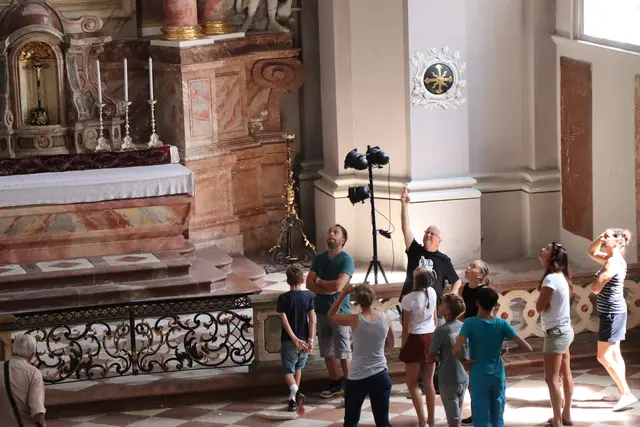 Am zweiten Tag machte die ORF Radio Tirol Sommerfrische Halt im Augustinermuseum in Rattenberg. | Foto: Nimpf