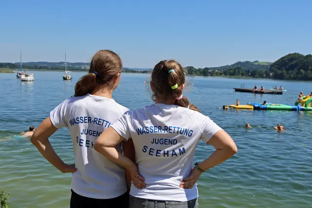 Die Wasserrettungsjugend Seeham hat das Wasser im Blick. | Foto: Land Salzburg/Melanie Hutter