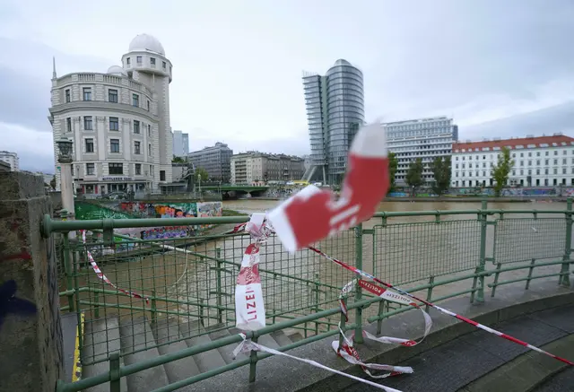 Insgesamt wurden zehn Personen bei den Überschwemmungen und dem Unwetter in Wien verletzt. | Foto: GEORG HOCHMUTH / APA / picturedesk.com