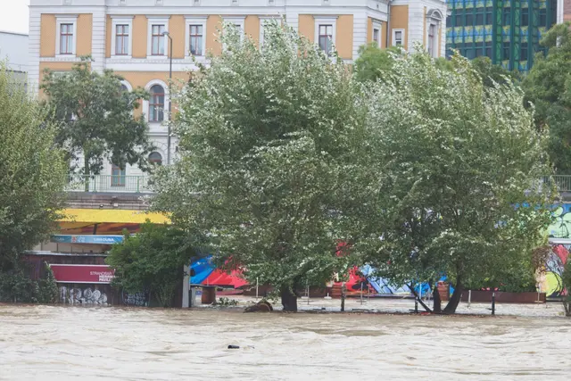 Die Strandbar Herrmann war vom Hochwasser schwer getroffen. | Foto: Strandbar Herrmann