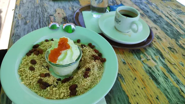 hier gibt es eine besondere Süßspeise die früher von den Sennerinnen zubereitet wurde, das sogenannte ,,Fedlkoch" (auch Fädlkoch geschrieben) | Foto: I.Wozonig 