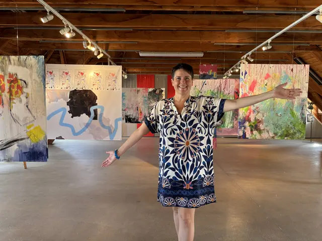 Die Marzer Künstlerin Eva-Maria Biribauer präsentiert ihre Werke in der Galerie der Wiener Städtischen Versicherung in Eisenstadt. | Foto: Barbara Babonitsch-Diewald