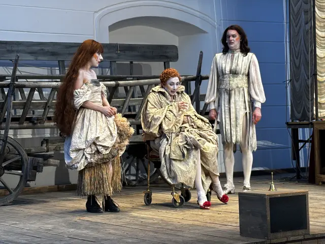 Laura Laufenberg als Tochter Angelique, Ursula Strauss als "eingebildete Kranke" Argan und Christian Dolezal als Toinett, der gewitzte Diener. | Foto: Dietl-Schuller