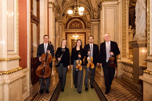 Das Streichquartett Phil4, bestehend aus Petra Kovacic und Holger Groh (Violine), Barnaba Poprawski (Viola) und Stefan Gartmayer (Violoncello), wird gemeinsam mit der Klarinettistin Andrea Götsch – ebenfalls Mitglied der Wiener Philharmoniker – drei Meisterwerke der Klassik interpretieren. | Foto: VPO Kammermusik