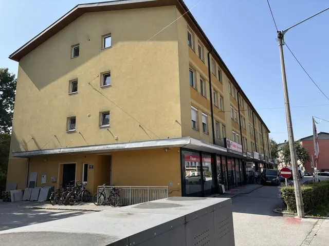 In Salzburg werden immer mehr Wohnhäuser in sogenannte Mikrohotels umgewandelt, wie hier in der Neutorstraße in Riedenburg. Dabei handelt es sich um Unterkünfte mit Self-Check-In und externer Zimmerreinigung, aber ohne Rezeption und hoteltypisches Verpflegungsangebot. Unter 60 Betten braucht es dafür keine Bewilligung. | Foto: Schrofner
