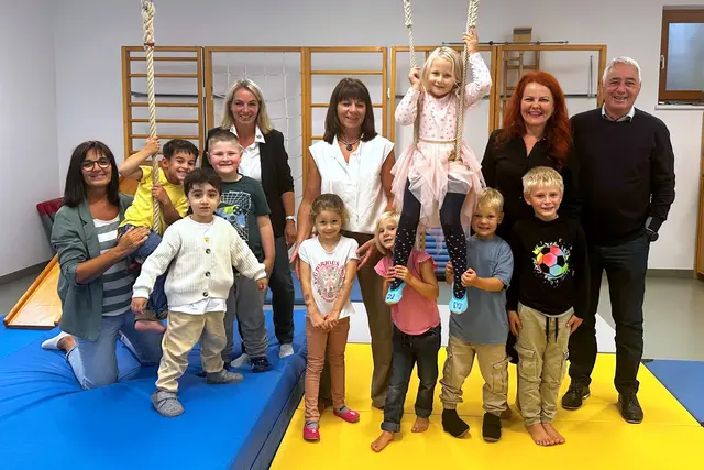 Im Zuge der tirolweiten Gesprächsreihe besuchte Bildungslandesrätin Cornelia Hagele (2.v.r.) auch den Kindergarten in Breitenwang. | Foto: Land Tirol