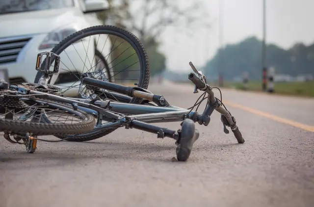 Der 32-Jährige kam mit seinem Mountainbike auf die Gegenfahrbahn. (Symbolfoto) | Foto: stock.adobe.com/at/toa555 