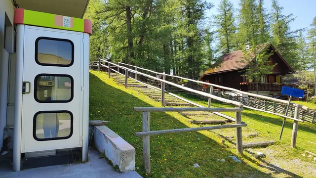 die Telefonzelle auf 1500 m hat mich fasziniert... | Foto: I.Wozonig